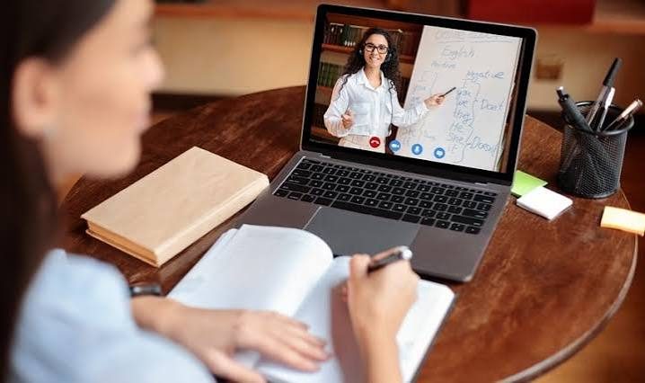 How Virtual Classrooms Are Transforming the Learning Experience